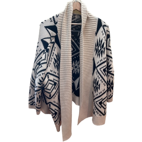 PAPAYA tribal fall sweater neutral Color’s size M/L. Super comfy - Picture 3 of 5